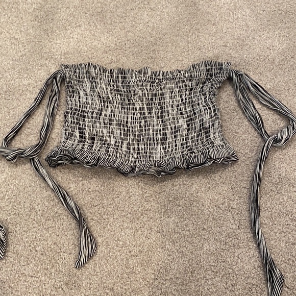 BLUE LIFE CROP TOP WITH BOWS - Picture 2 of 3